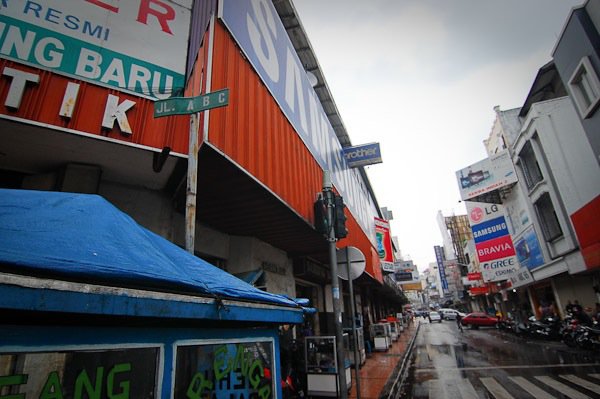 21836_1323045686722_116296_n