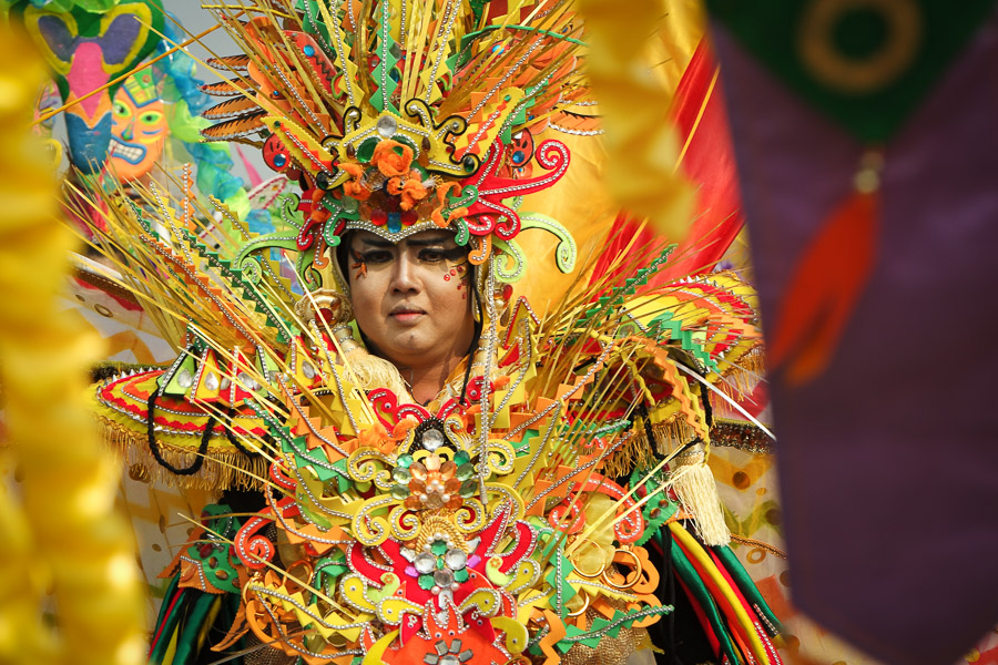 Hemmm ini baju daerah kah? sepertinya dimodifikasi ya?