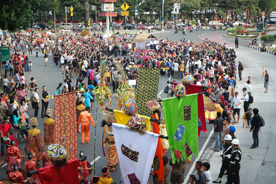 Suasana di Bundaran depan Indosat. Kabarnya ada 4000 peserta pawai yang ikut!