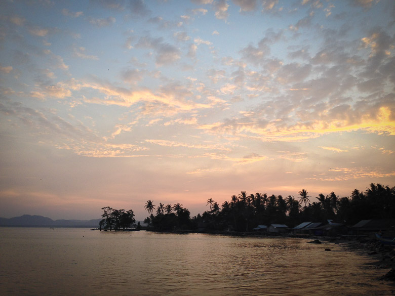 Sunrise dari dermaga sumur, kami berangkat dari Jakarta tengah malam, dan tiba disini jam 4 pagi.