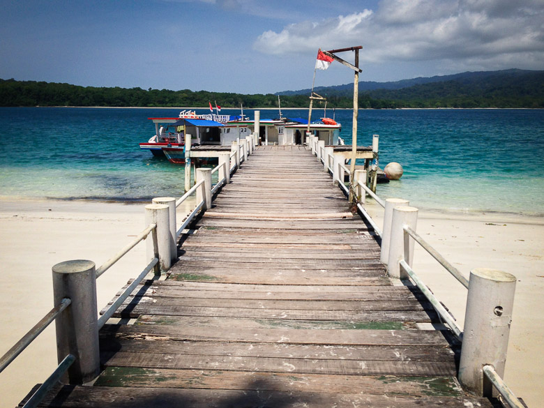 Dermaga Pulau Peucang. Blue blue blueeee