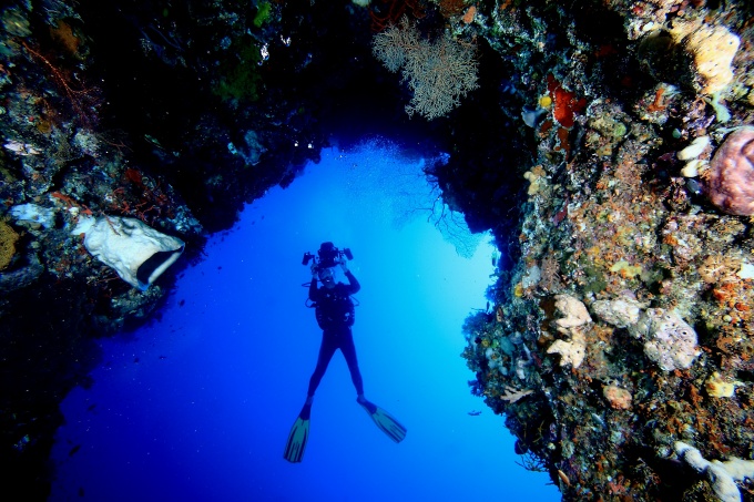 Ini sih diving ya...photo by indonesia.travel