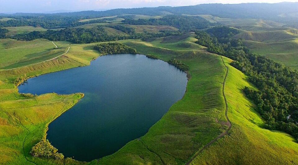 Foto Danau Emfotte dari atas pakai drone. Yang ini foto om Barry kusuma.