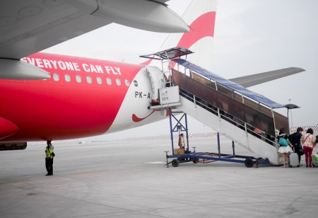 air-asia-red-carpet-tune-insure-nyaman-terbang-1-9